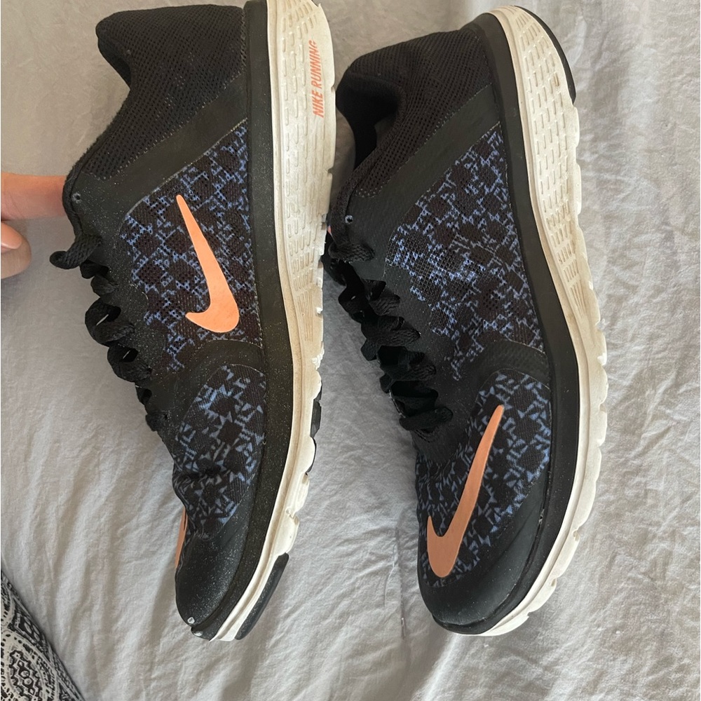 Used nikes - Picture 5 of 5